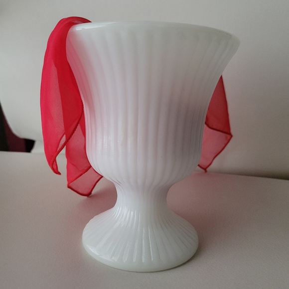 Vintage E.O. Brody Milk Glass Pedestal Vase ~ M7000 ~ Cleveland, OH ~ 1960s - Picture 6 of 14